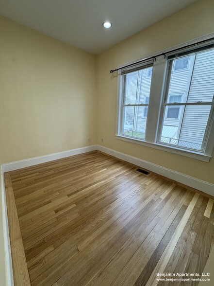 Building Photo - 25 Lothrop St