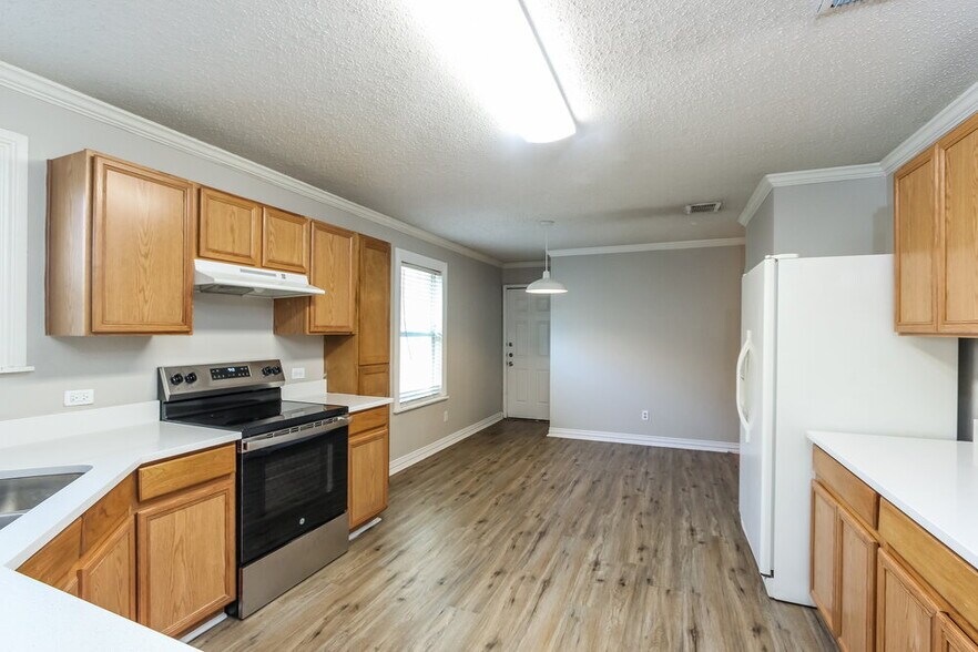 Building Photo - 4812 Waterford Dr