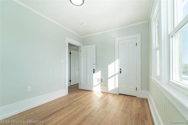 Building Photo - 3266 Collingwood St