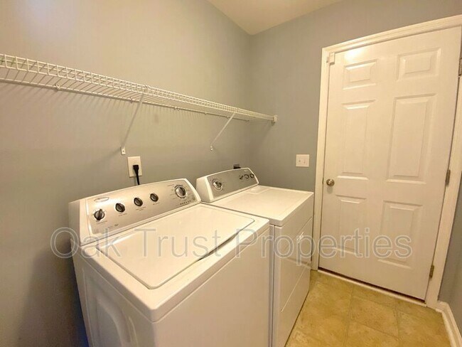 Building Photo - 410 Vinicio Dr