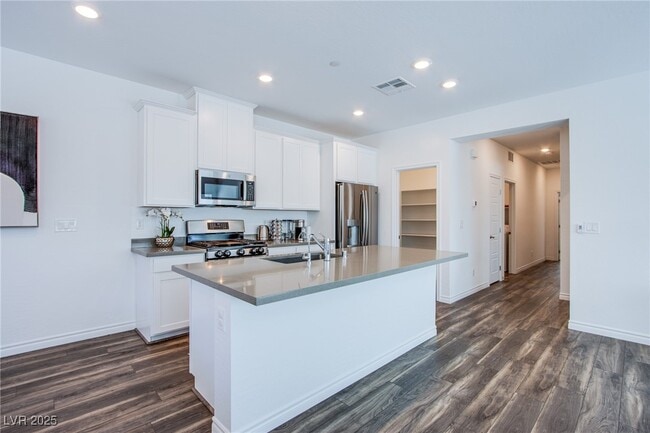 Building Photo - 226 Callen Falls Ave