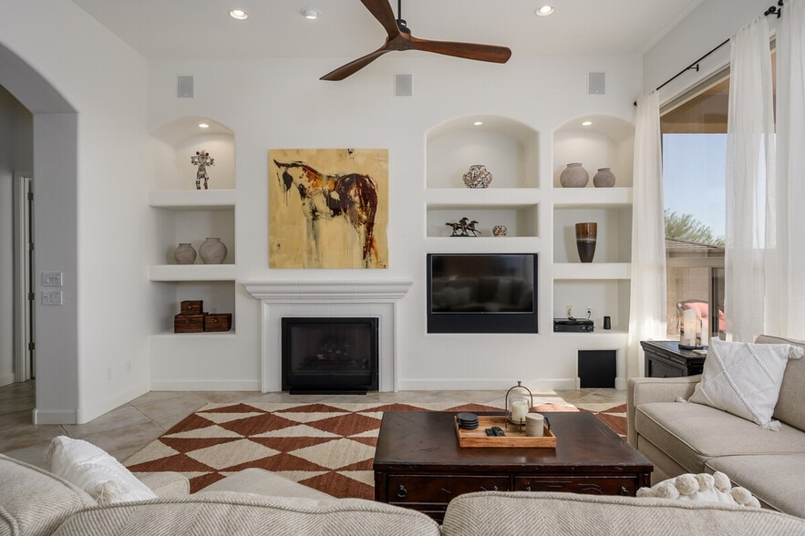 Building Photo - 14705 Canyoncrest Ct