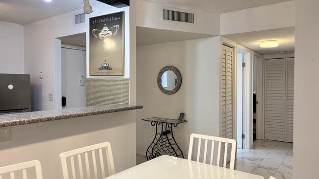 Building Photo - 5130 Las Verdes Cir