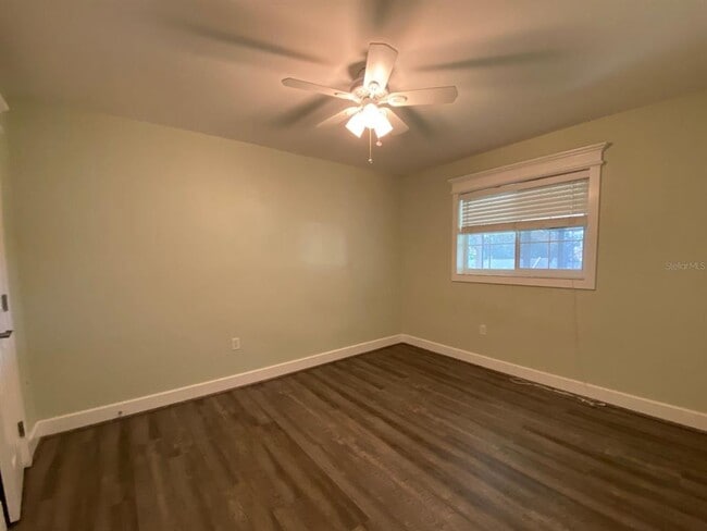 Building Photo - 10123 Bay Ave