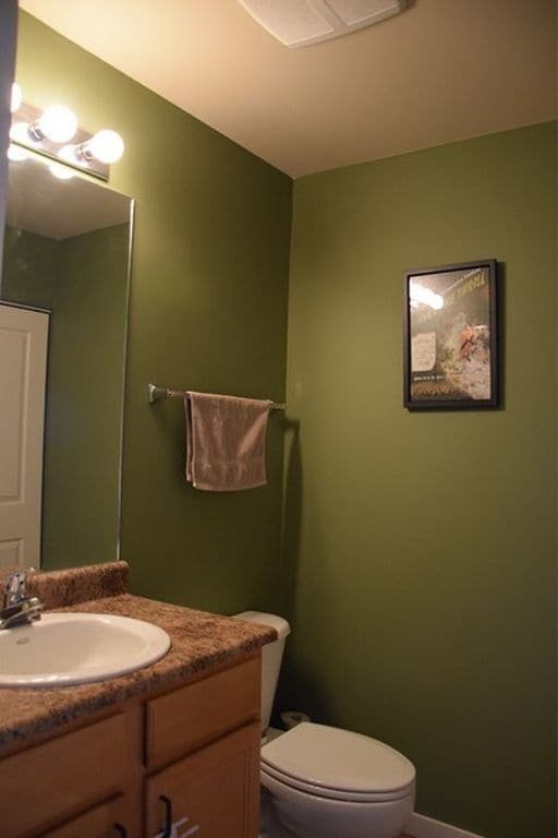 Building Photo - 3 bedroom 2 bath near golf course