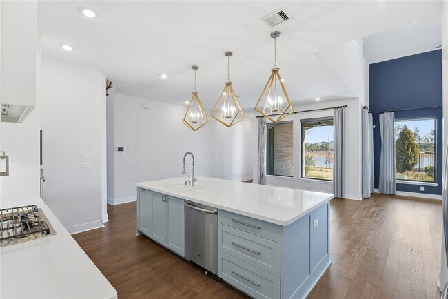 Building Photo - 15314 Viviente Dr