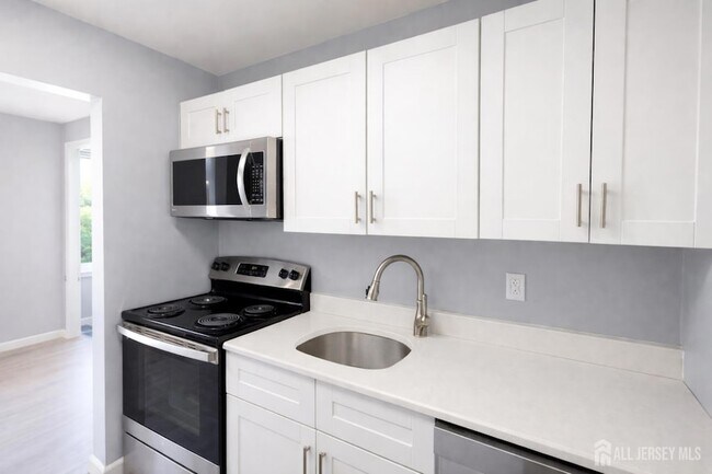 Building Photo - 289 Main St