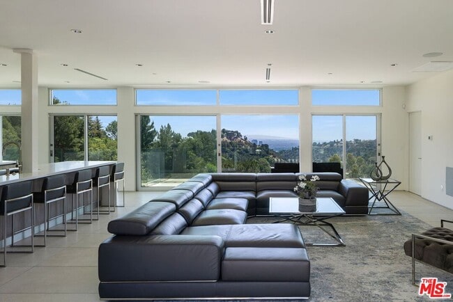 Building Photo - 2189 Summitridge Dr