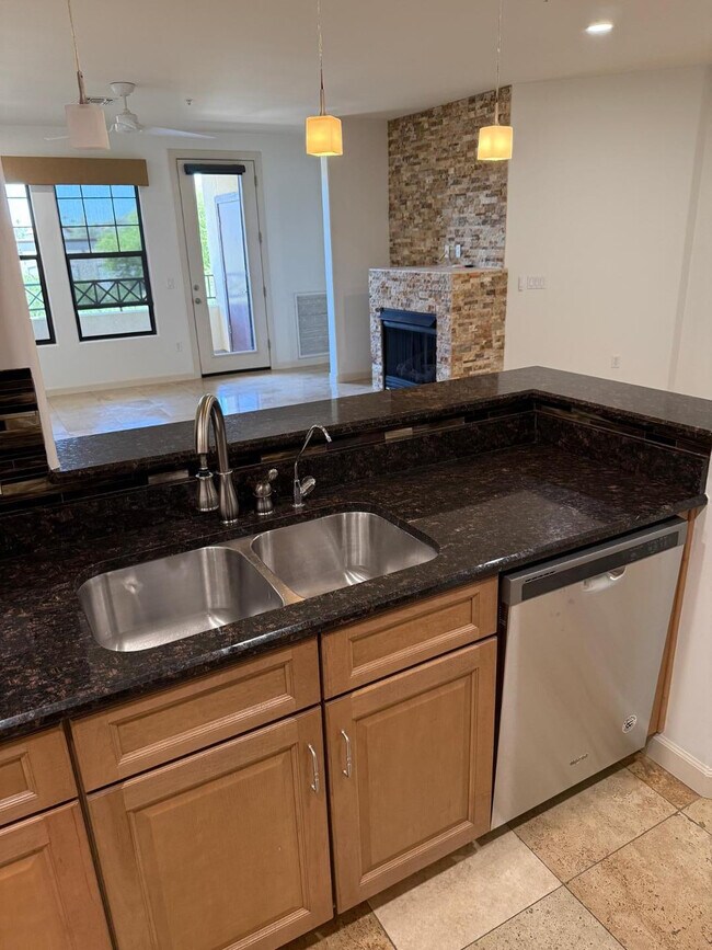 Building Photo - 7291 N Scottsdale Rd