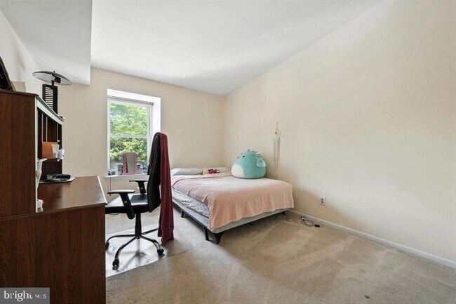 Building Photo - 20315 Beaconfield Terrace