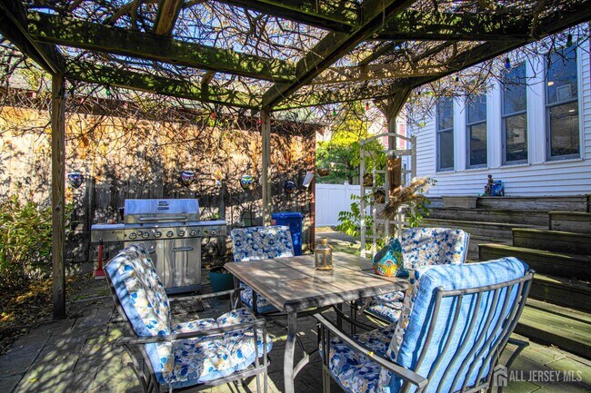 Building Photo - 9 Academy St