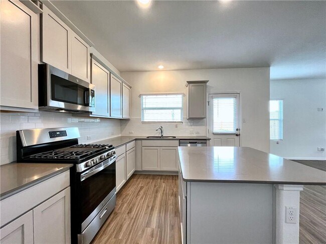 Building Photo - 118 Canley Lp