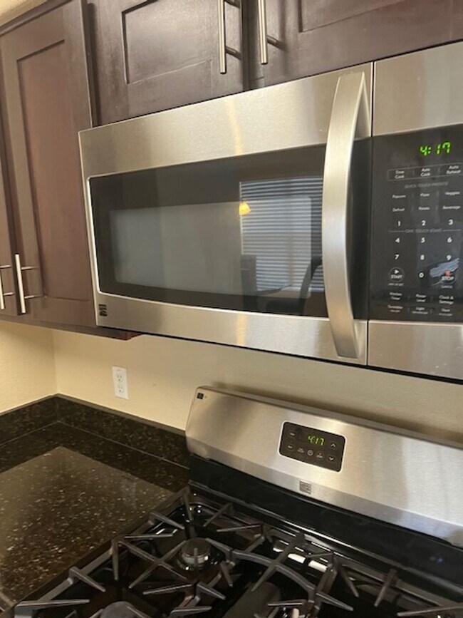 Building Photo - Luxury Condo in Natomas!