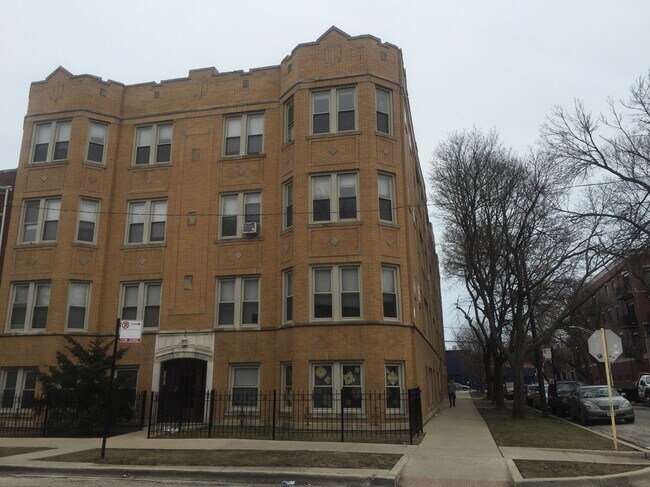 Primary Photo - 2826 W Dickens Ave