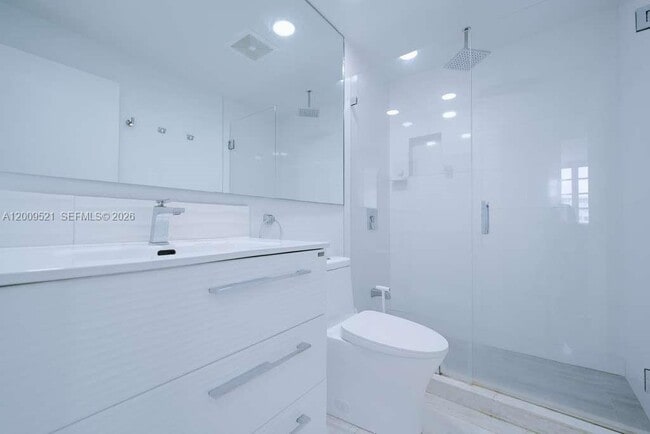 Building Photo - 1408 Brickell Bay Dr