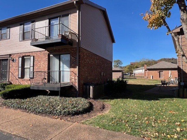 Perfect location with the pool just a short walk behind the condo. - 5714 Brentwood Trce