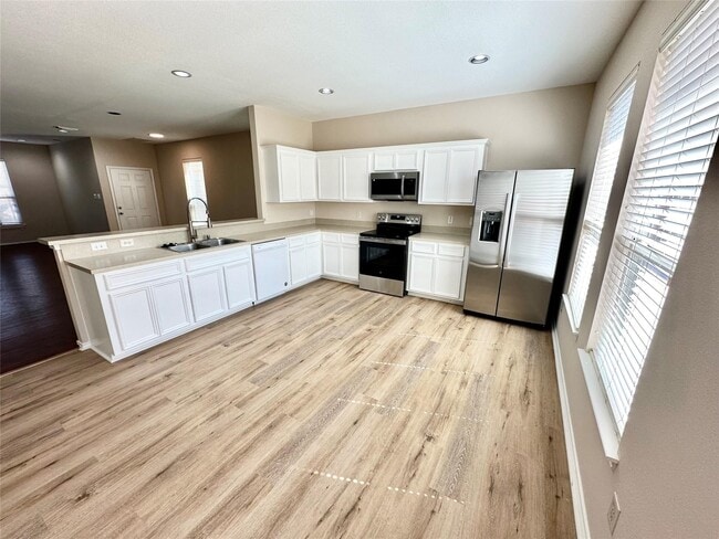 Building Photo - 8045 Ellinger Ln