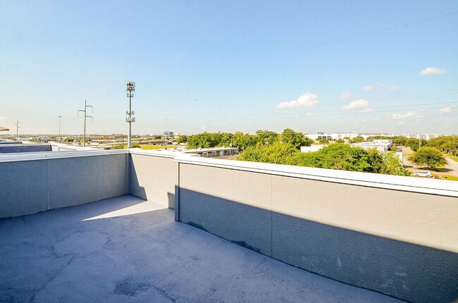 Building Photo - 2103 Engelmohr St