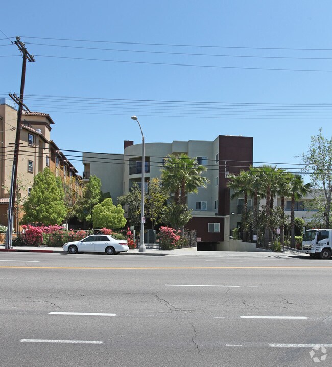 Building Photo - Villas Las Americas