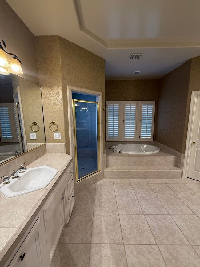 Building Photo - Beautiful 4-Bedroom Home with Office and S...