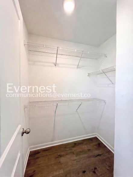 Building Photo - 227 Tara Ct