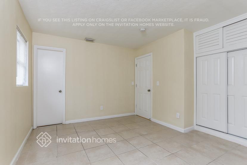 Building Photo - 3111 NE 9th Ave