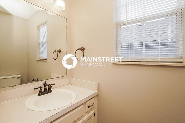 Building Photo - 3 Bedroom Pet-Friendly Home in Nashville, TN with Main Street Renewal