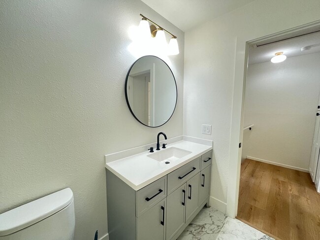 Building Photo - Newly renovated Townhome Grove Heights 1.5...