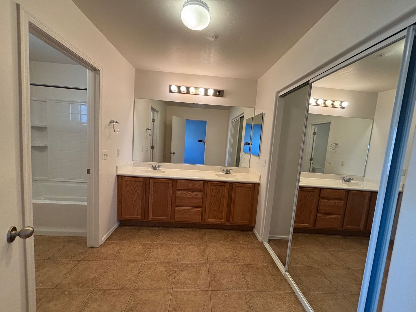 Building Photo - 6028 S Sweet Birch Ln