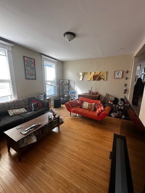 Building Photo - 2117 Bryant Ave S