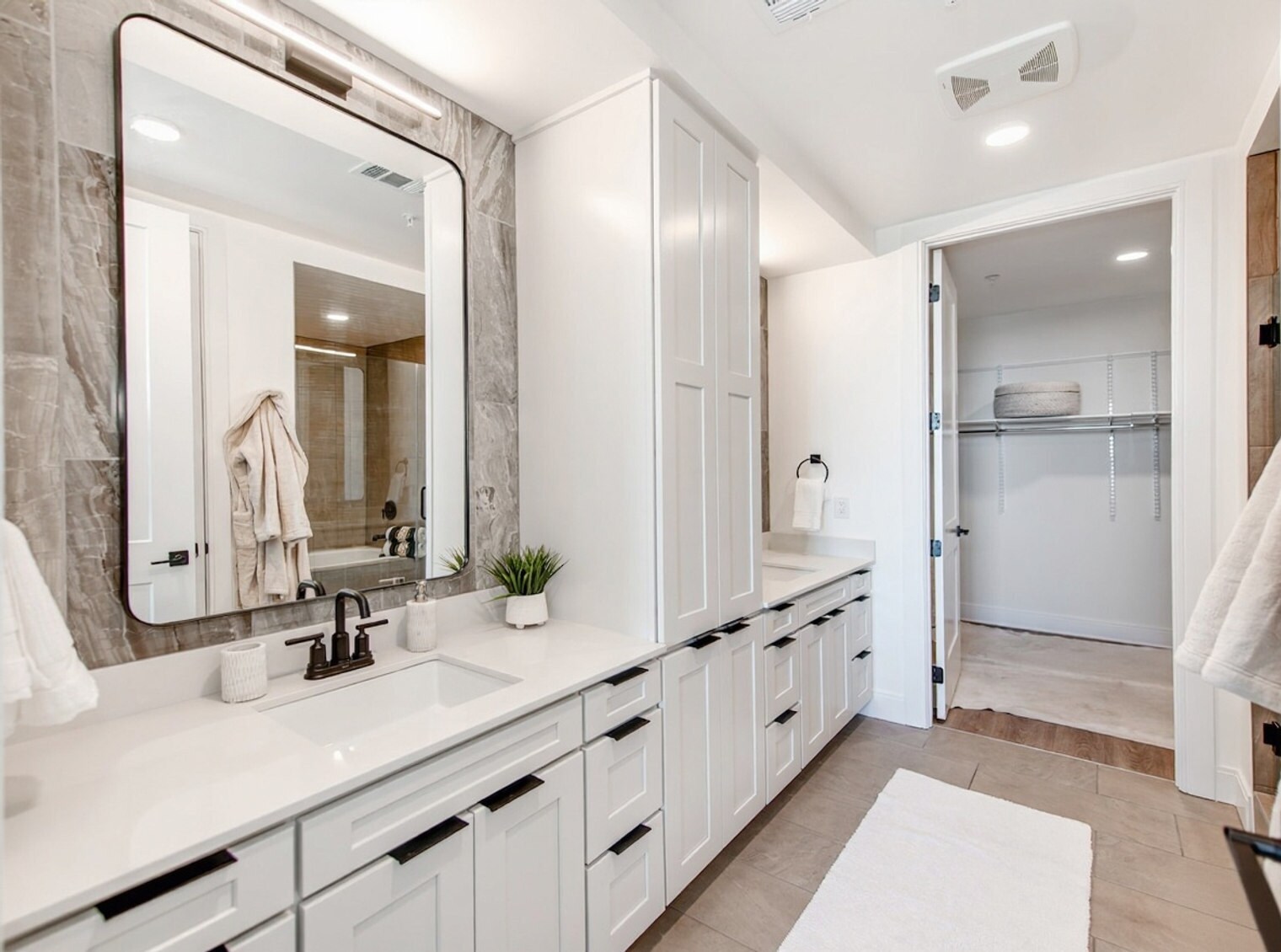 Building Photo - 14020 Stream Wy