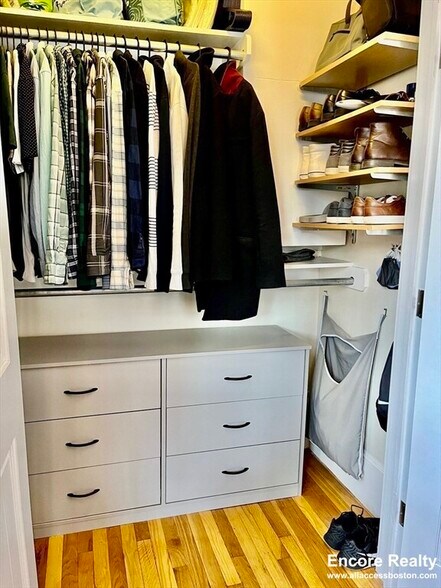 Building Photo - 66 Marshal St