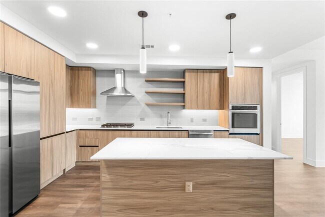 Building Photo - 2311 Westheimer Rd