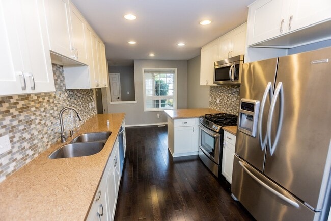 Building Photo - Beautiful 2 Bed 2.5 Bath Townhome in Kent