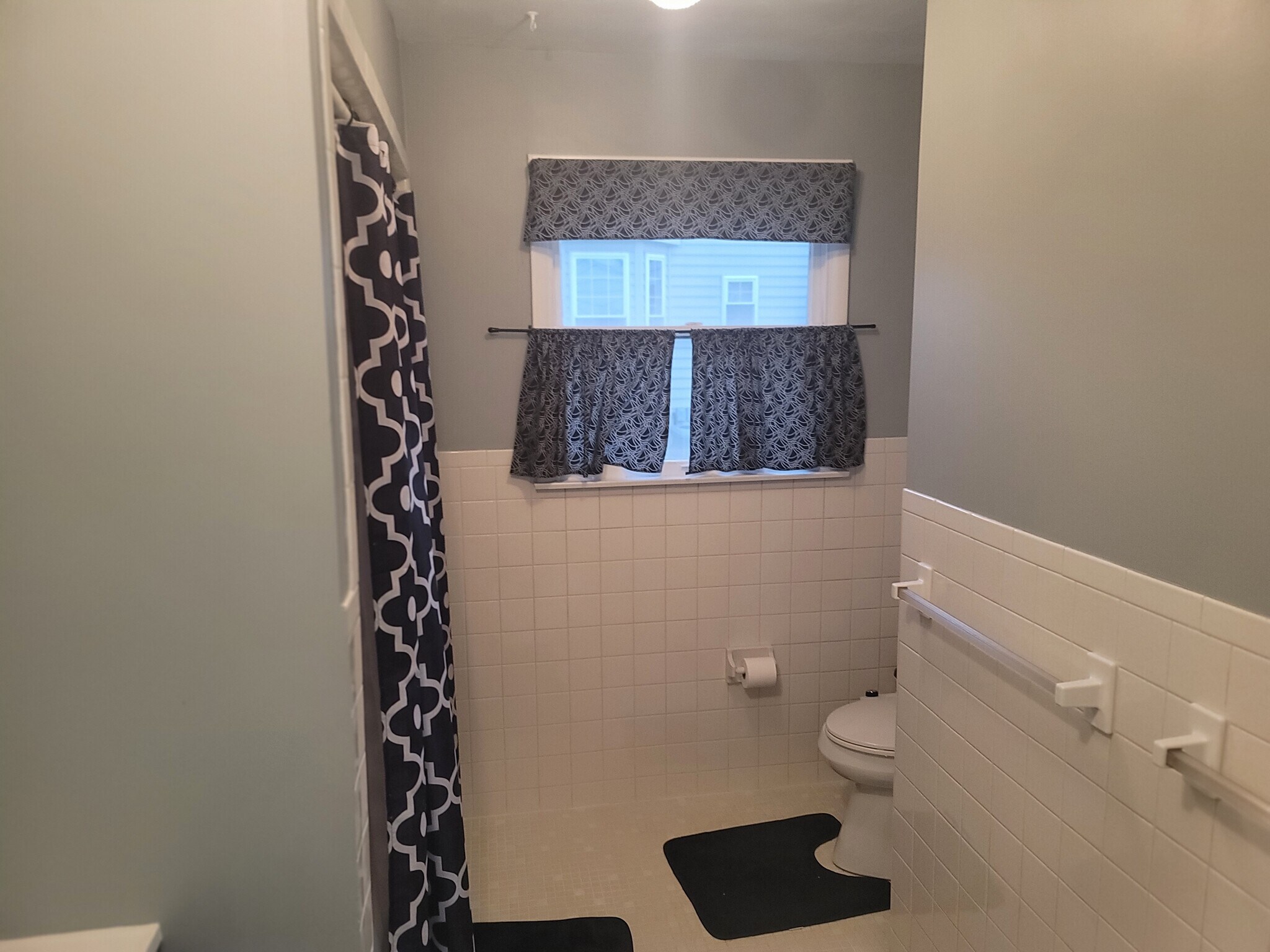 Building Photo - 810 Seymour Rd