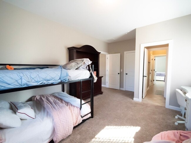 Building Photo - Elegant Richmond Hill Home with Screened Patio & Lagoon Views