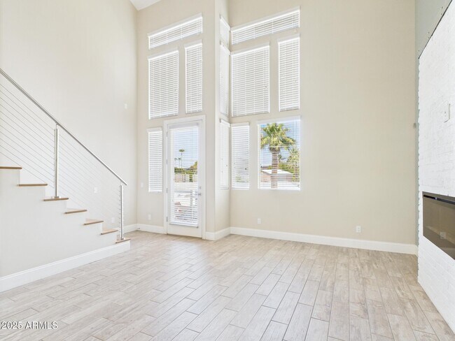 Building Photo - 4816 N Woodmere Fairway