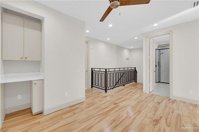 Building Photo - 15 Canary Ave