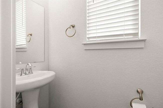 Building Photo - 2500 FOREST CREEK Dr