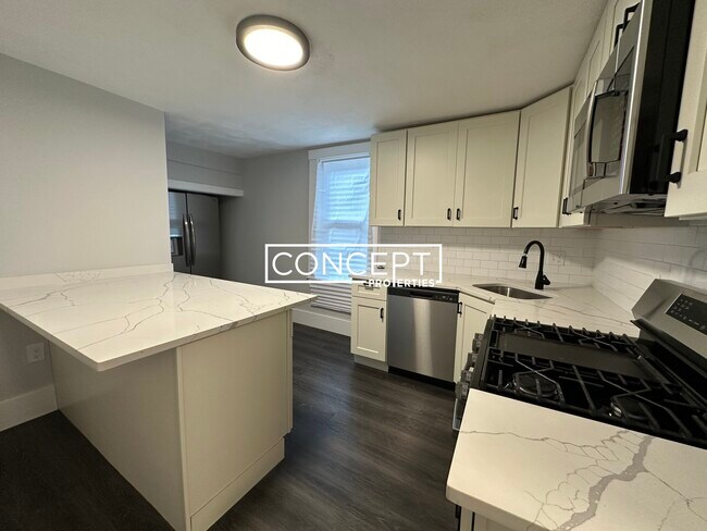 Building Photo - 118 Marginal St