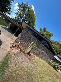 Building Photo - 222 Brooke briar Dr