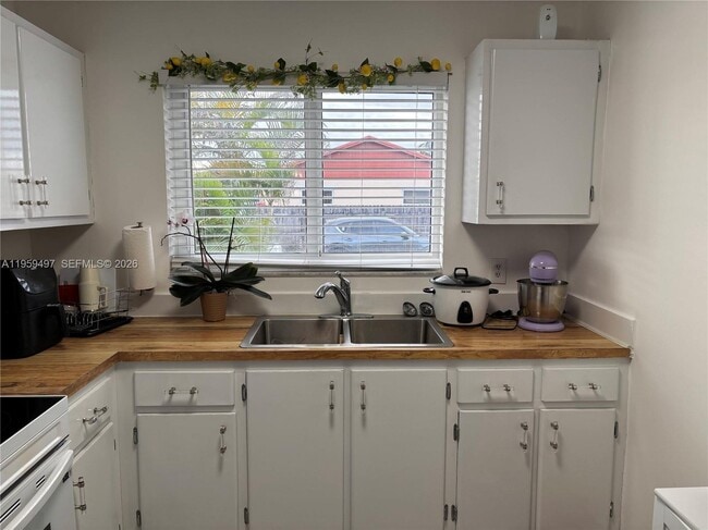 Building Photo - 19623 NW 30th Pl