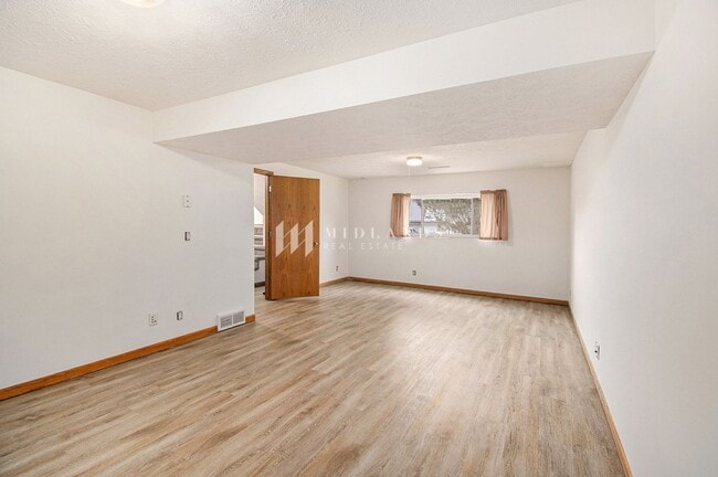 Building Photo - Chalco Pointe Home for Rent