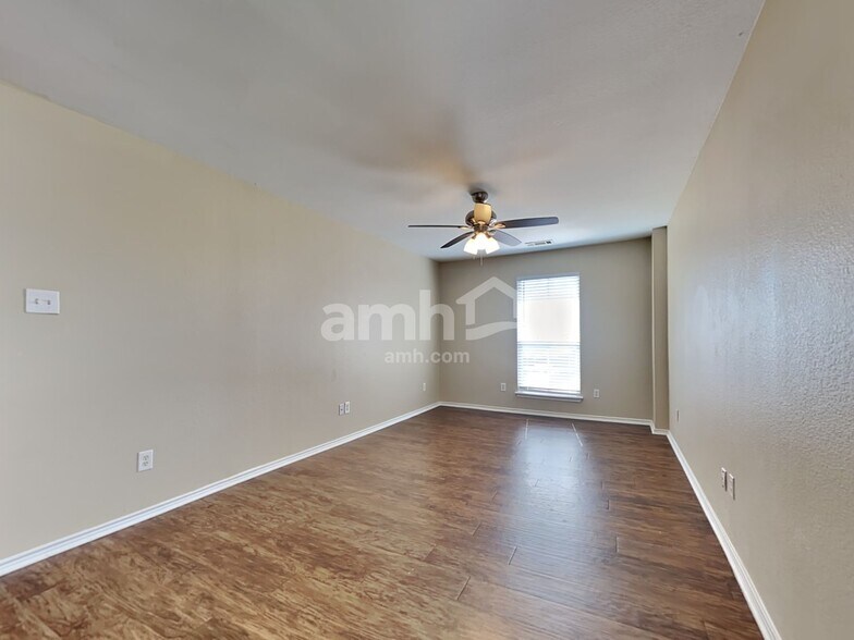 Building Photo - 111 Maned Dr