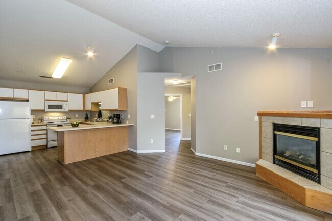 Building Photo - Updated 2 Bedroom with Garage and Off Street Parking Included!