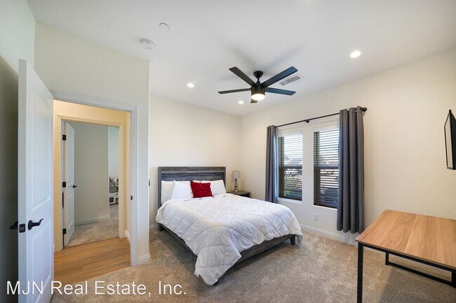 Building Photo - 4 br, 2 bath House - 914 Passion Place
