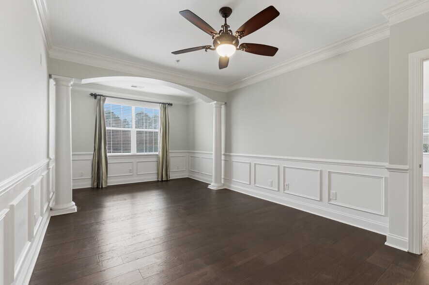 Building Photo - 10421 Rosegate Ct