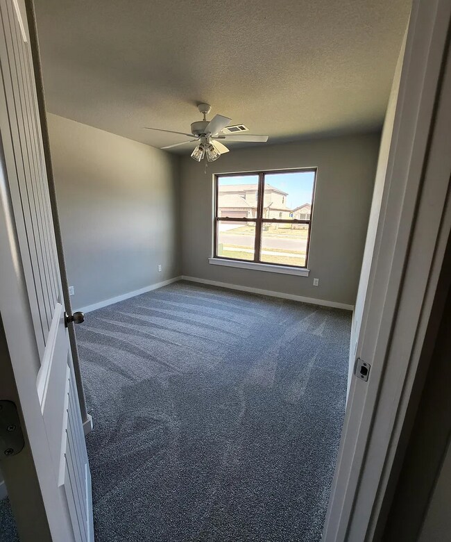 Building Photo - 521 Little Lona Ave