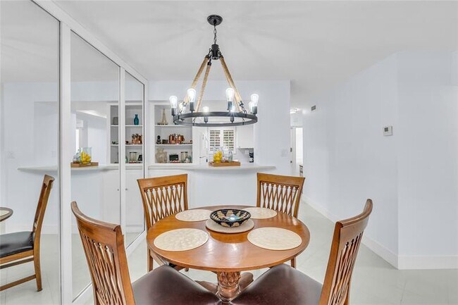 Building Photo - 1198 Hillsboro Mile