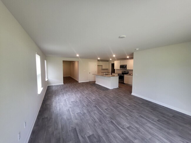 Building Photo - 5 bedroom/3 bath home in Aynor - 1/2 Off R...